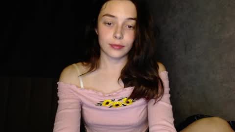 Snapshot of little_mia__ chatting on 05/29/26, 09:35 Mia Im online every day 1530 PM in New York 2030 PM in London online show from 05/29/26, 09:35