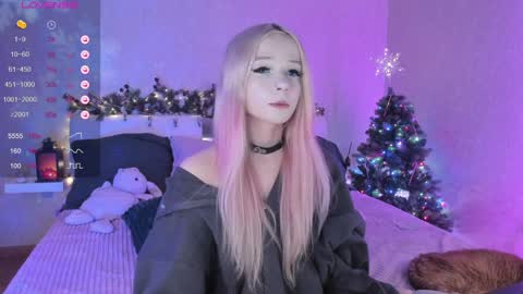 Snapshot of little_misaki chatting on 12/25/24, 10:37 Maria online show from 12/25/24, 10:37