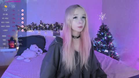 Snapshot of little_misaki chatting on 12/26/24, 01:40 Maria online show from 12/26/24, 01:40