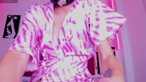 Snapshot of little_nauughty2 chatting on 12/11/24, 05:37 Little Nauughty2 online show from 12/11/24, 05:37