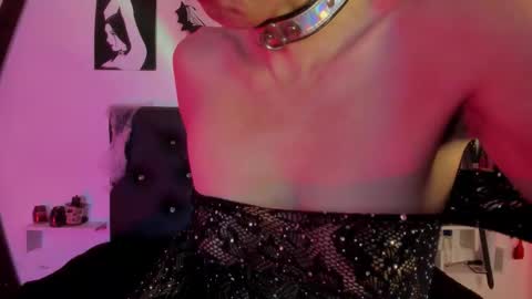 Snapshot of little_nauughty2 chatting on 10/15/25, 01:44 Little Nauughty2 online show from 10/15/25, 01:44