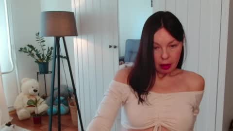 Nicole online show from 05/05/26, 09:39