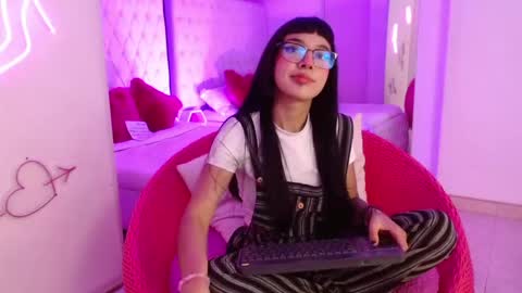 Snapshot of little_paulette chatting on 05/08/26, 03:45 Paulette online show from 05/08/26, 03:45