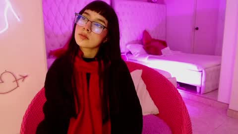 Snapshot of little_paulette chatting on 05/17/26, 04:21 Paulette online show from 05/17/26, 04:21