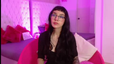 Snapshot of little_paulette chatting on 05/27/26, 04:20 Paulette online show from 05/27/26, 04:20