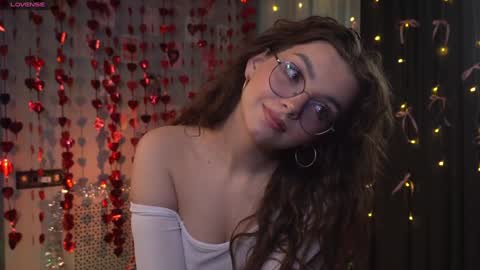 Kiki online show from 02/18/26, 07:21