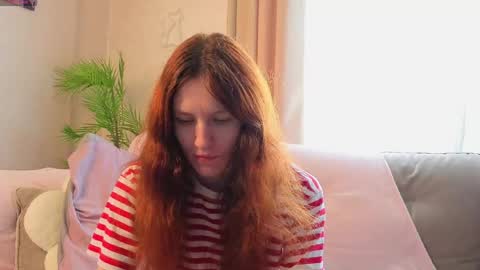 Snapshot of little_red_rosy chatting on 06/02/26, 04:25 Rosy online show from 06/02/26, 04:25