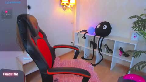 Snapshot of little_rockk chatting on 10/15/25, 04:23 little_rockk online show from 10/15/25, 04:23