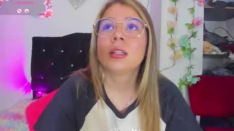 Snapshot of little_tifanny82 chatting on 02/26/25, 02:36 Tifanny online show from 02/26/25, 02:36