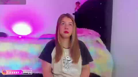 Snapshot of little_tifanny82 chatting on 09/10/25, 01:00 Tifanny online show from 09/10/25, 01:00