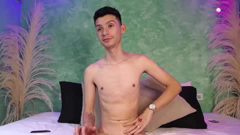 Snapshot of little_twiink chatting on 03/06/25, 05:54 Juan Ferrer online show from 03/06/25, 05:54