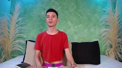 Snapshot of little_twiink chatting on 03/07/25, 04:00 Juan Ferrer online show from 03/07/25, 04:00