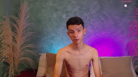 Snapshot of little_twiink chatting on 03/11/25, 01:16 Juan Ferrer online show from 03/11/25, 01:16