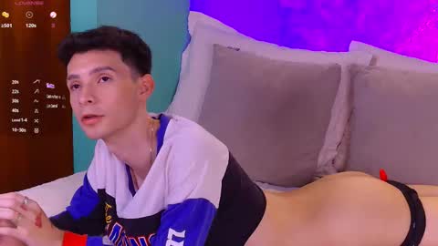 Snapshot of little_twiink chatting on 09/26/25, 02:04 Juan Ferrer online show from 09/26/25, 02:04