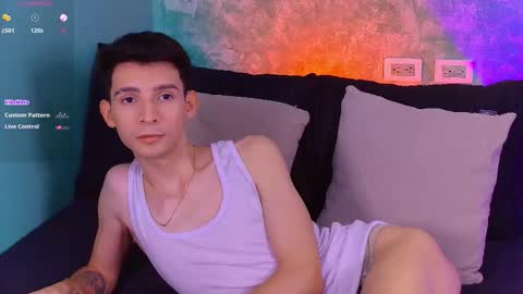 Snapshot of little_twiink chatting on 10/03/25, 02:52 Juan Ferrer online show from 10/03/25, 02:52