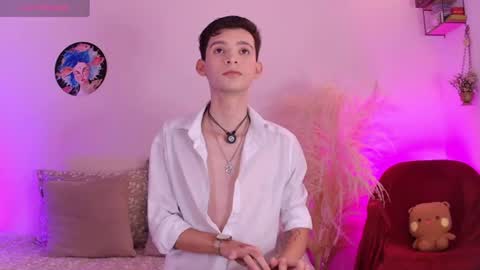 Snapshot of little_twiink chatting on 07/12/26, 01:57 Juan Ferrer online show from 07/12/26, 01:57
