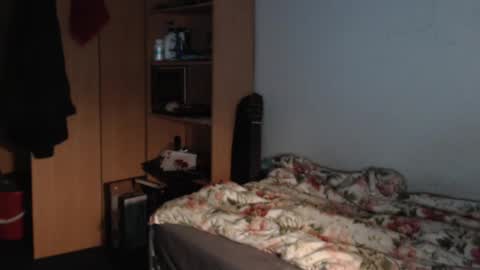 littlealien7 online show from 04/04/26, 06:05