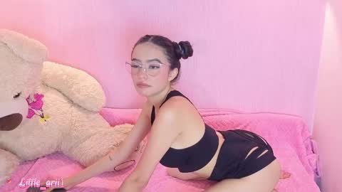 Snapshot of littlearii chatting on 05/26/26, 07:10 Ari online show from 05/26/26, 07:10
