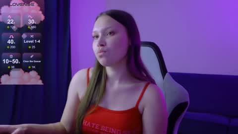 Snapshot of littlebby_di chatting on 10/11/25, 04:38 Di online show from 10/11/25, 04:38