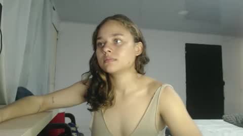 Snapshot of littlecheerry69 chatting on 04/18/26, 03:05 littlecheerry69 online show from 04/18/26, 03:05
