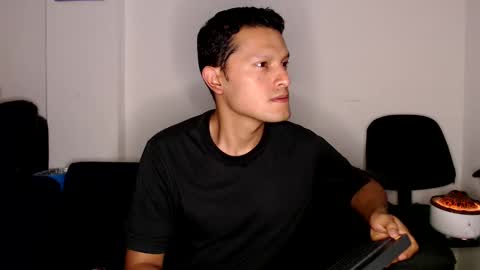 Manu online show from 03/10/25, 03:12