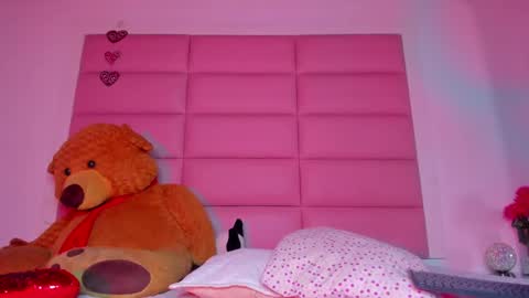 littlee_emma_ online show from 02/12/25, 06:08