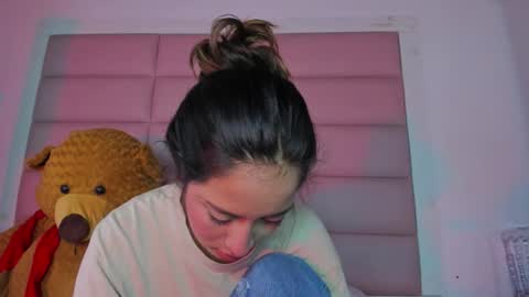 littlee_emma_ online show from 12/23/25, 05:49