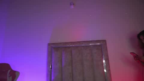 littlee_emma_ online show from 04/19/26, 12:00