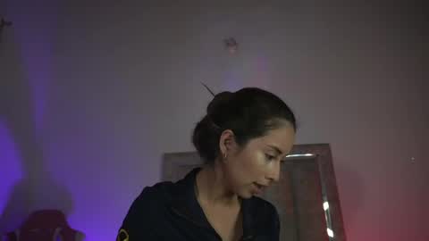 Snapshot of littlee_emma_ chatting on 05/17/26, 12:08 littlee_emma_ online show from 05/17/26, 12:08