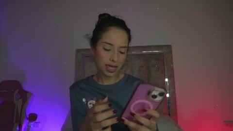 Snapshot of littlee_emma_ chatting on 05/20/26, 11:55 littlee_emma_ online show from 05/20/26, 11:55