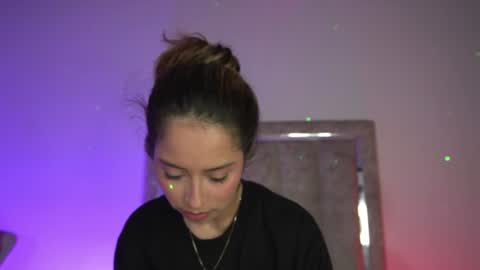 Snapshot of littlee_emma_ chatting on 06/16/26, 01:41 littlee_emma_ online show from 06/16/26, 01:41