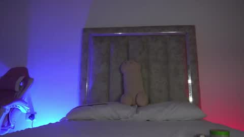 Snapshot of littlee_emma_ chatting on 06/26/26, 12:26 littlee_emma_ online show from 06/26/26, 12:26
