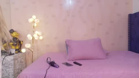 Tania  online show from 04/22/26, 02:36