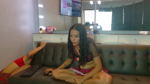 Snapshot of littlejennifer18 chatting on 05/19/26, 10:05 Tip us ask our names online show from 05/19/26, 10:05