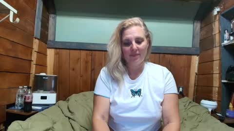 Snapshot of littlelisa1 chatting on 06/21/26, 02:25 lisanixs online show from 06/21/26, 02:25