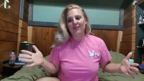 Snapshot of littlelisa1 chatting on 06/22/26, 08:17 lisanixs online show from 06/22/26, 08:17