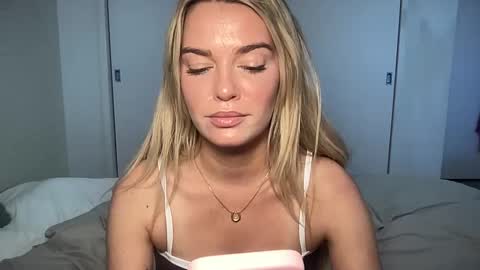 Marciabrady online show from 02/11/25, 08:31