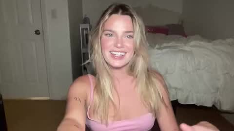 Marciabrady online show from 10/17/25, 04:48