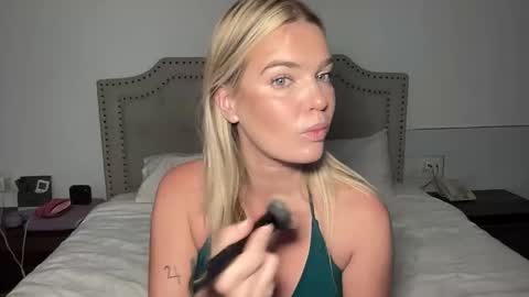 Marciabrady online show from 11/12/25, 05:19