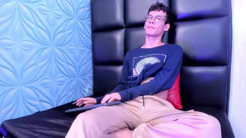 Snapshot of littlemax23 chatting on 09/10/25, 12:16 MAX online show from 09/10/25, 12:16