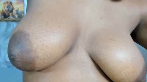 Snapshot of littlemissdirty1 chatting on 10/05/25, 06:39 senga online show from 10/05/25, 06:39