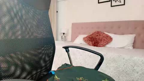 Sarahs Room online show from 09/23/25, 09:40
