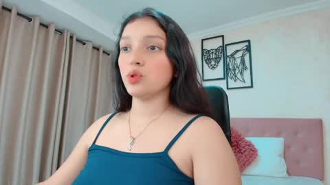 Snapshot of littlemolly_pregnant chatting on 06/05/26, 11:10 Sarahs Room online show from 06/05/26, 11:10