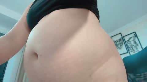Snapshot of littlemolly_pregnant chatting on 06/25/26, 12:54 Sarahs Room online show from 06/25/26, 12:54