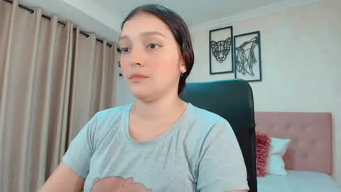 Snapshot of littlemolly_pregnant chatting on 06/25/26, 08:24 Sarahs Room online show from 06/25/26, 08:24
