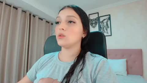 Snapshot of littlemolly_pregnant chatting on 07/25/26, 10:29 Sarahs Room online show from 07/25/26, 10:29