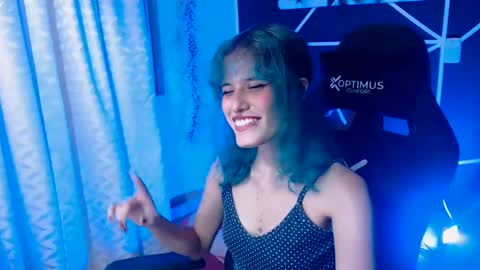 Snapshot of littlenami_ chatting on 10/02/25, 12:50 LAUREN online show from 10/02/25, 12:50