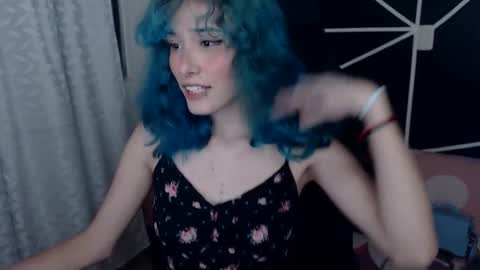 Snapshot of littlenami_ chatting on 10/10/25, 11:37 LAUREN online show from 10/10/25, 11:37