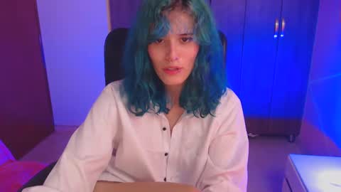 Snapshot of littlenami_ chatting on 10/14/25, 02:01 LAUREN online show from 10/14/25, 02:01