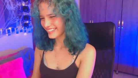 Snapshot of littlenami_ chatting on 10/14/25, 08:09 LAUREN online show from 10/14/25, 08:09